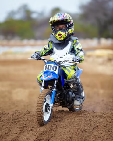 Детская мотоэкипировка: что купить для безопасности юного гонщика