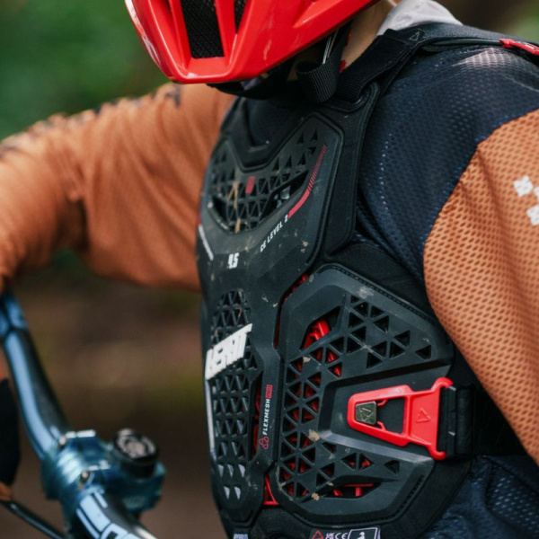 Leatt Защита панцирь подростковый Chest Protector 4.5 Hybrid V26 Black